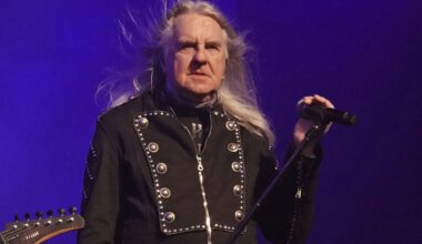 Heavy metal -veteraani Biff Byford joutui syöpäleikkaukseen - Joutuu perumaan lisää keikkoja