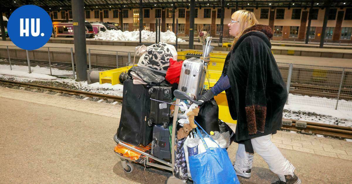 Sari sai häädön vuonna 2011 ja muutti Helsingin rauta­tie­a­se­malle: Uutuuskirja kertoo hänen tarinansa | Paikalliset