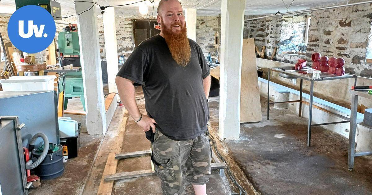 Imatralaislähtöinen taiteilija Jarkko Liutu, 42, löysi Saarelta "monien mahdollisuuksien paikan" – Punainen navetta ei jää tyhjilleen | Paikalliset