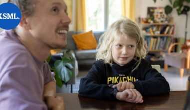 Jyväskyläläisellä Jouko Sallisella, 8, puhelin kulkee ranteessa – myös kellopuhelin pitää laittaa koulupäivän ajaksi reppuun | Keski-Suomi