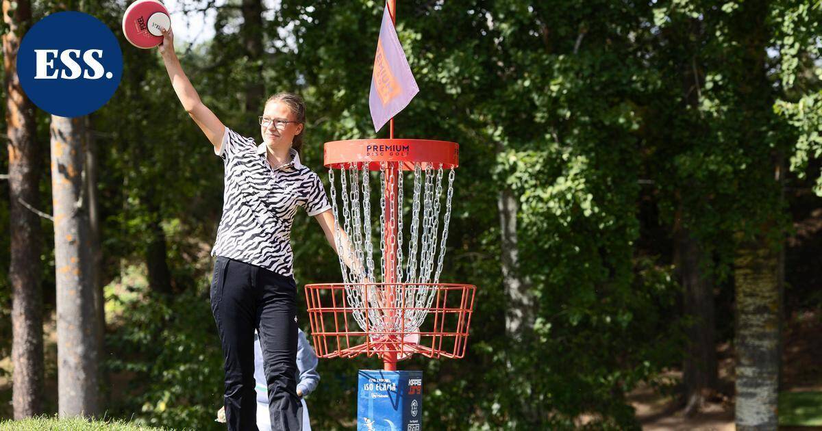 Frisbeegolfaaja Silva Saarisen yhdestä haaveesta tuli totta Heinolan SM-kisoissa | Urheilu