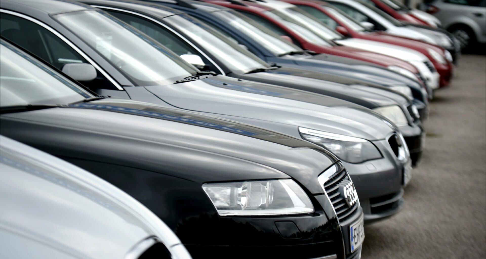 Käytettyjen autojen kauppa keskittyy suuremmille liikkeille
