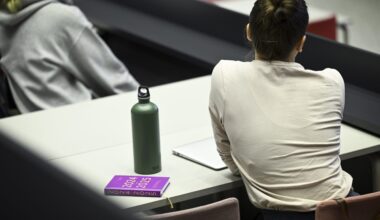 Suomen koulutustason lasku on osin tilastoharhaa - ekonomistilta terävä kuitti