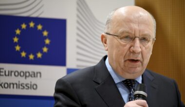 EU-komissaari: Venäjä pysyy Kremlin tyhmyydessä