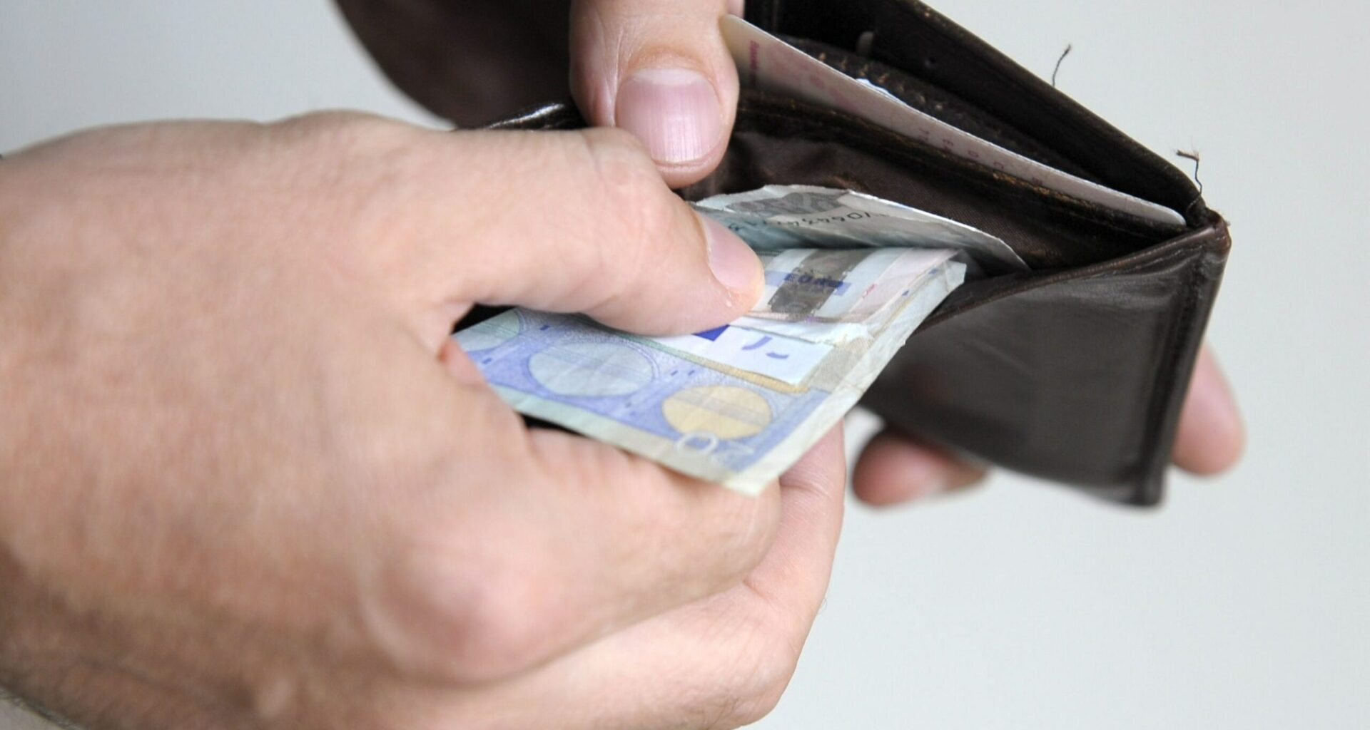 Uusi ennätys: Suomalaisen palkansaajan tulot nousivat yli 4000 euron