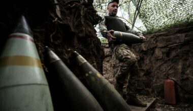 Hyökkääjä muutti taktiikkaa, nyt isketään joka suunnasta