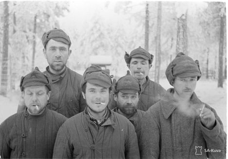 Neuvostoliiton sotavankeja Parikkalan sotavankileirillä vuonna 1939. Kuva on Puolustusvoimien sota-arkistosta.