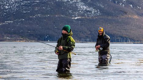 Osmo lähtee Peltsin toinen luonto -sarjassa isänsä Mikko Peltolan kanssa kalareissuun Jäämeren rannalle.
