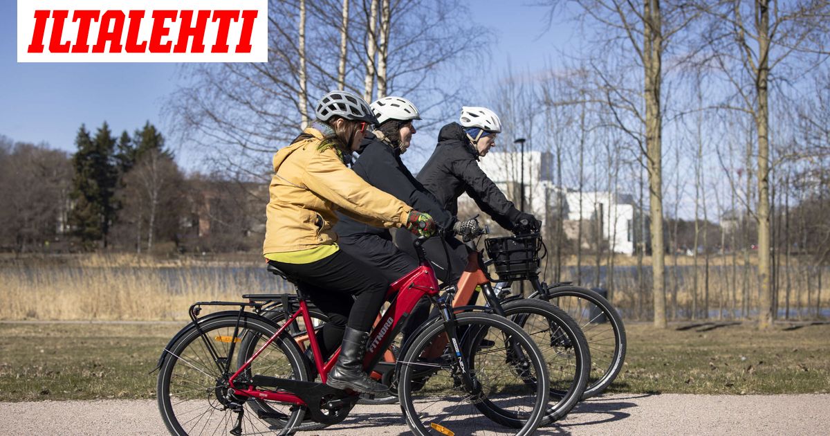 Pyöräilijä loukkaantui vakavasti – Törmäsi autoon suojatiellä