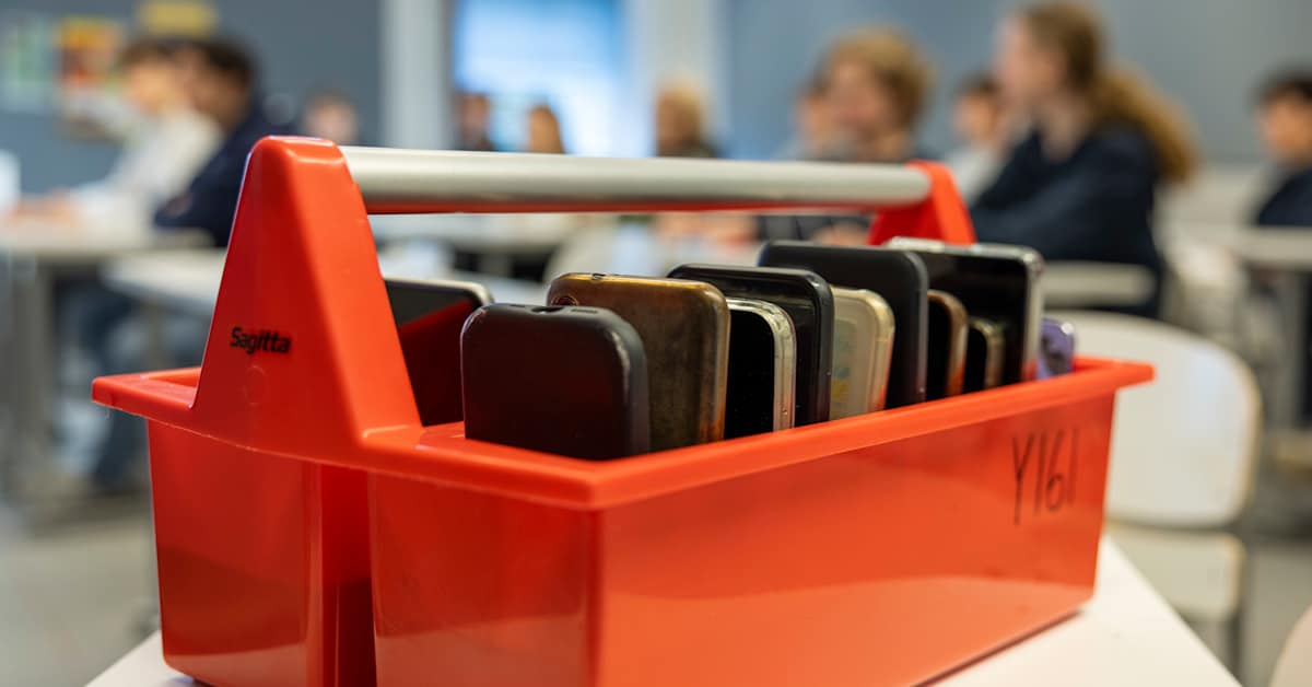 Oppilas tai opettaja, kerro kokemuksesi: miten kännykkäkielto muutti koulun alkua? | Kotimaa
