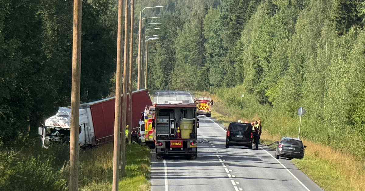 Henkilöauto ja kuorma-auto vakavassa onnettomuudessa Nokialla – tie suljettu liikenteeltä | Pirkanmaa