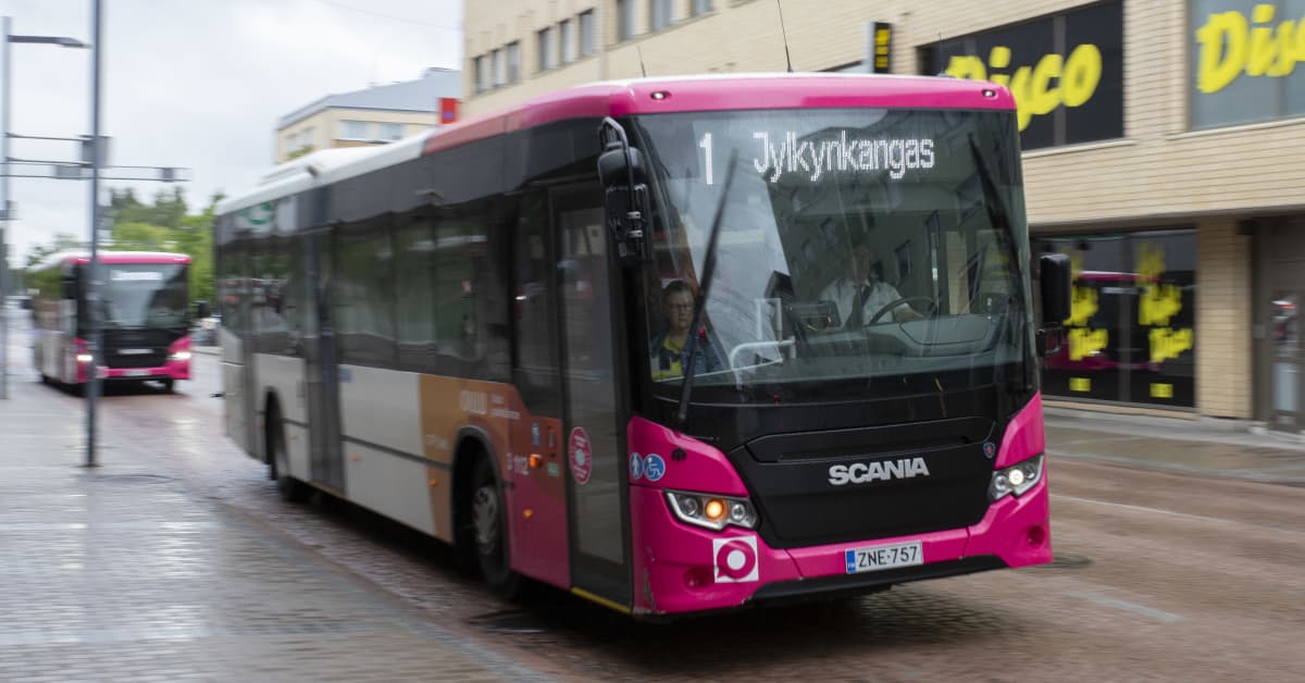 Asiakkaiden ohi ajavista busseista tuli Oulussa tavallinen näky – ”Valitettavasti rahaa ei ole” | Pohjois-Pohjanmaa