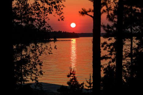 Viidestoista yö taas saapuu painajaisineen, lauloi Juice Leskinen.