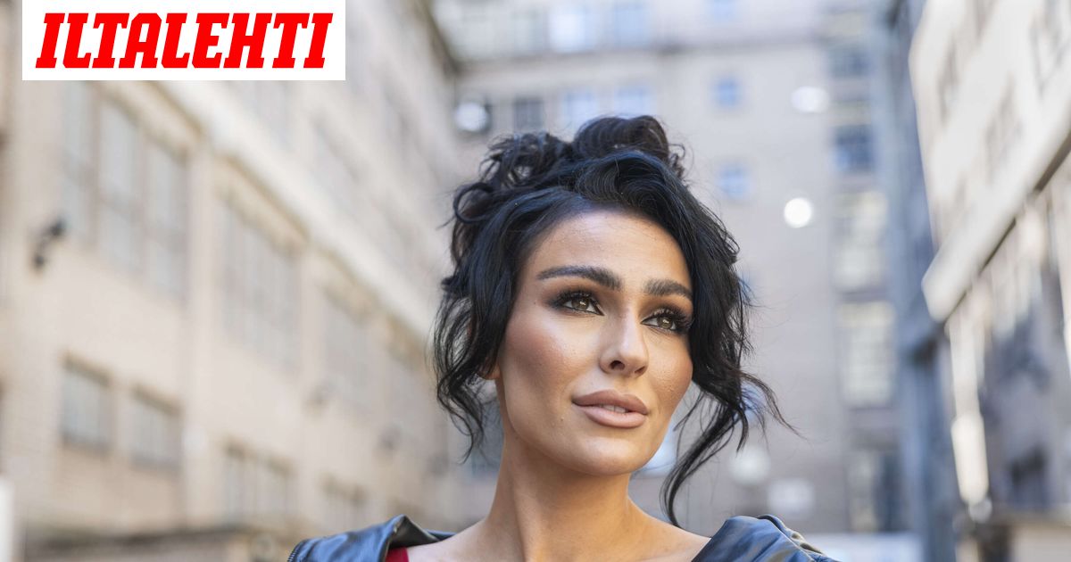 Sara Siipolan pukeutui nakutrendin mukaiseen keikka-asuun