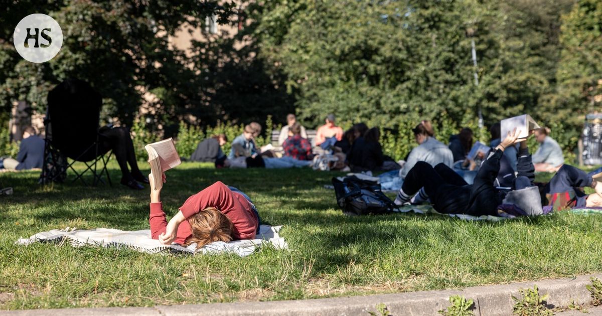 Osallistuin "introverttien happy houriin", jossa luetaan omia kirjoja kaikessa hiljaisuudessa