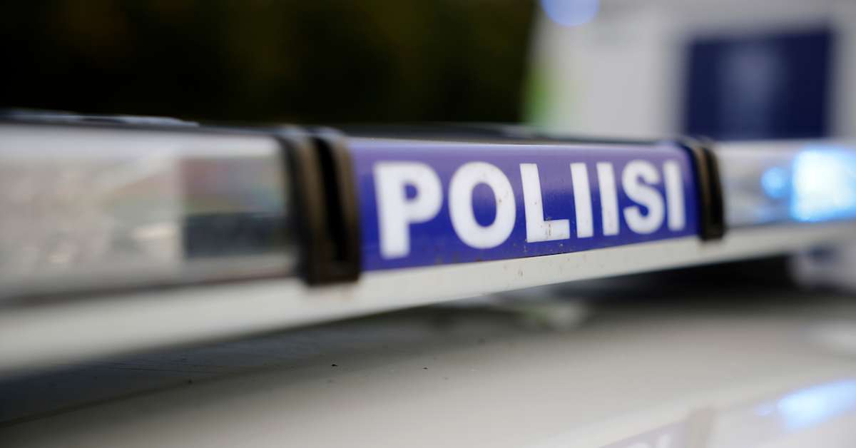 Takaa-ajo Nokialta Tampereelle pysähtyi piikkimattoon – poliisi löysi autosta peukkua | Kotimaa