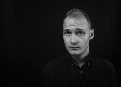 Erkka Filander (s.1993) on Turussa asuva runoilija ja Poesiavihkojen päätoimittaja.