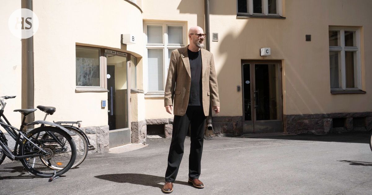 ”Mikä helvetti siinä on, kun nuoret eivät enää osaa lukea”, kysyy kirjailija Juha Vuorinen