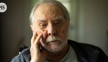 ”Sikamessias oli pakko tehdä”, sanoo Harro Koskinen, vaikka se vei taiteilijan lakitupaan
