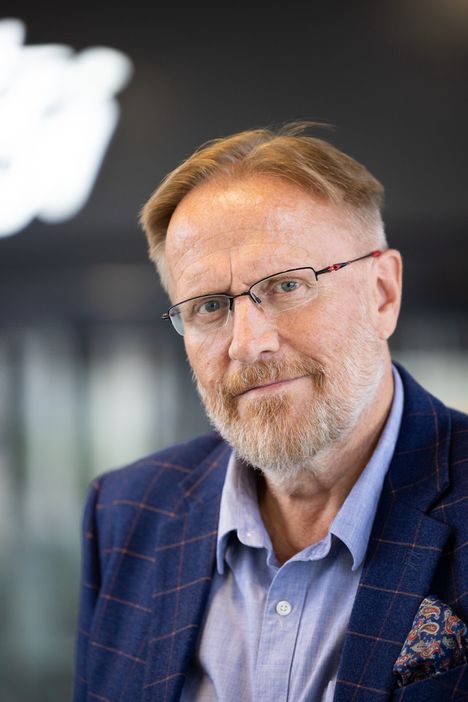 Hannu Harjun edellinen tietokirja kertoi kriitikko Jukka Kajavasta.
