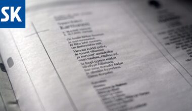 Runojen tai laululyriikoiden käyttöön kuolinilmoituksissa tarvitaan usein lupa – myös tekstin muuntelu vaatii luvan