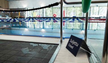 Oulun Linnanmaan uimahallin allas suljettiin taas altaasta löytyneen ulosteen vuoksi – jo kuudes kerta lyhyessä ajassa | Uutisia lyhyesti