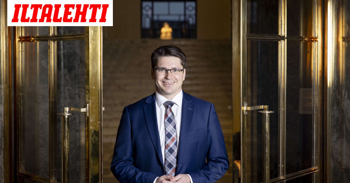 Kansanedustaja otti ökyhintaisen lennon Helsingistä Vaasaan – Vaikeni