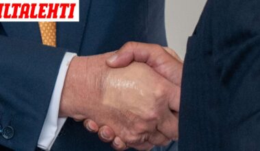 Donald Trumpin käsi herättää huomiota