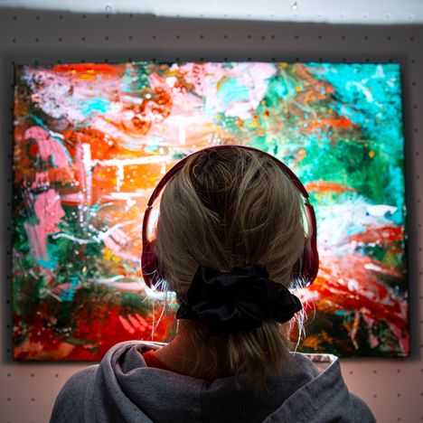 Aivot ikään kuin tanssivat, kun kuuntelemme musiikkia. Musiikki on erinomainen tapa parantaa omaa muistiaan.