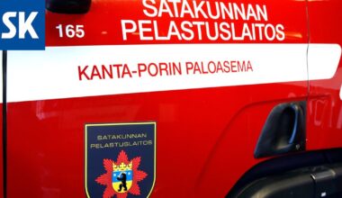 Hirsirunkoinen asuinrakennus vaurioitui palossa Porin Ahlaisissa – ei loukkaantuneita, palo saatu sammutettua