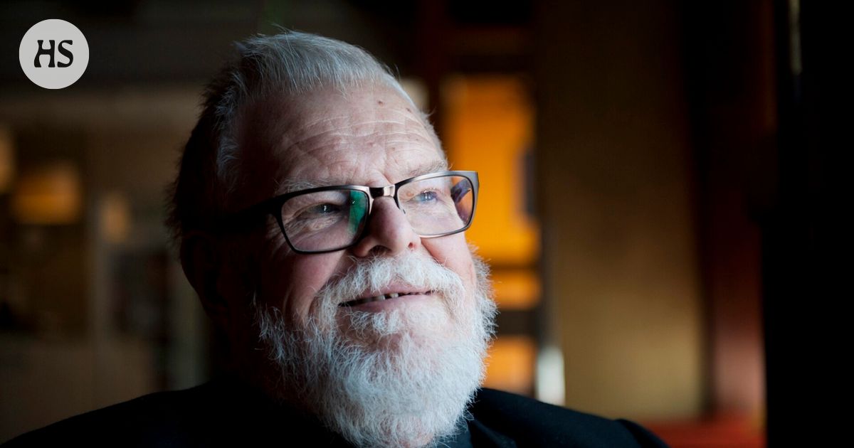 Kustantamo Johnny Kniga julkaisi tiistaina musiikkituottaja Atte Blomin, 82, elämäkerran ilman hänen viimeaikaisia poliittisia mielipiteitään