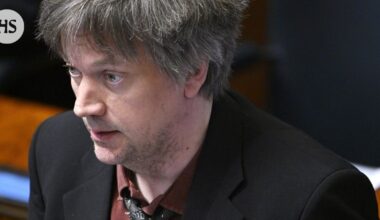 Kustantajat Siltala ja WSOY eivät ole tehneet uusia kirjasopimuksia historioitsija Teemu Keskisarjan kanssa.
