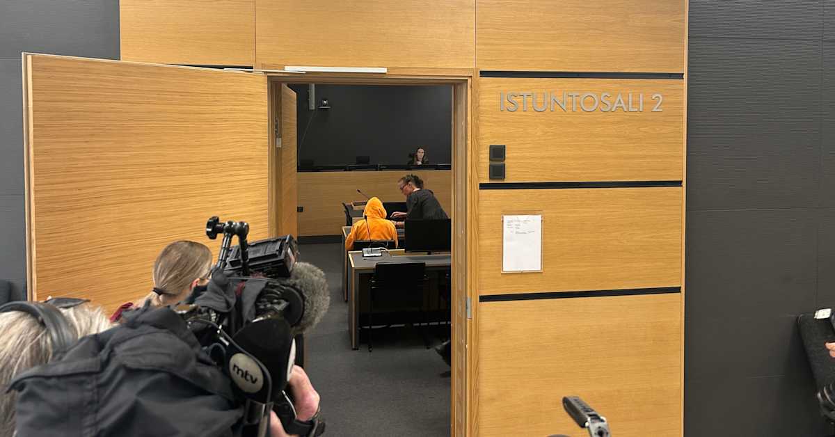 Poliisi Iitin henkirikoksesta: 15-vuotias epäilty on kertonut asunnon tapahtumista – Yle seuraa poliisin tilaisuutta | Kotimaa