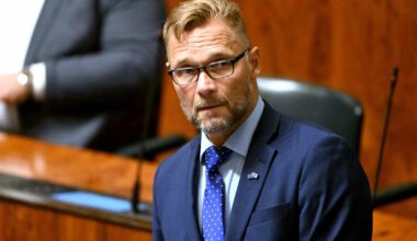 Finnairin Bangkokin-­lennolta poistettu perus­suomalaisten kansanedustaja Tomi Immonen sai sakot | Uutisia lyhyesti
