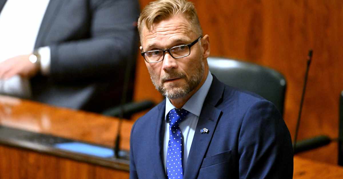 Finnairin Bangkokin-­lennolta poistettu perus­suomalaisten kansanedustaja Tomi Immonen sai sakot | Uutisia lyhyesti