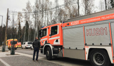 Autoliikkeen sisällä syttyi suuri tulipalo Keravalla – seitsemän autoa tuhoutui täysin | Kotimaa