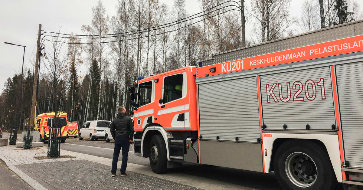 Autoliikkeen sisällä syttyi suuri tulipalo Keravalla – seitsemän autoa tuhoutui täysin | Kotimaa