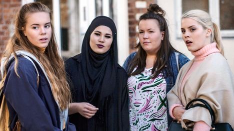 Lisa Teige, Iman Meskini, Ina Svenningdal ja Ulrikke Falch näyttelivät Skam-sarjassa oslolaisia lukiolaisia.