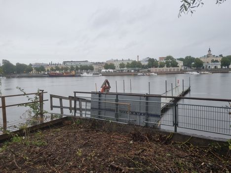 Pohjoisrannan vierasvenelaituri lauantaiaamuna kello 8.