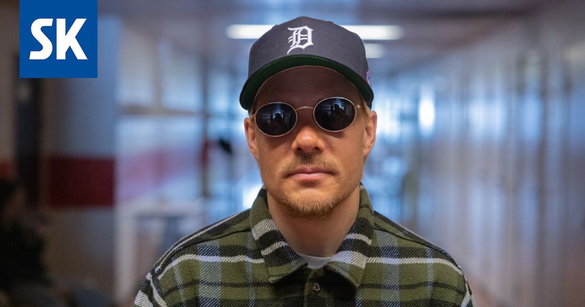 Rap-artisti VilleGalle palasi entiselle yläasteelleen Pukinmäkeen muistelemaan menneitä