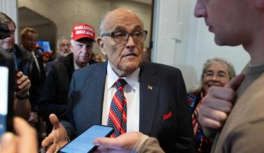Media: Trumpin entinen asianajaja Rudy Giuliani loukkaantui vakavasti kolarissa | Uutisia lyhyesti