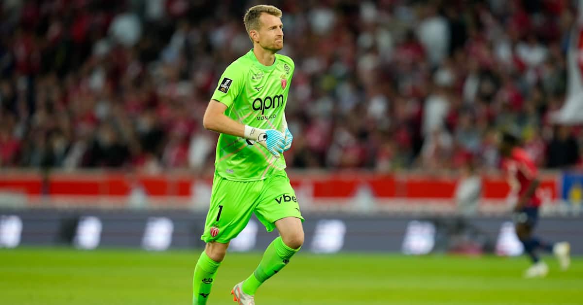 Huuhkajille huolestuttavia uutisia ison pelin alla – Lukas Hradecky joutui vaihtoon loukkaantumisen vuoksi | Urheilua lyhyesti