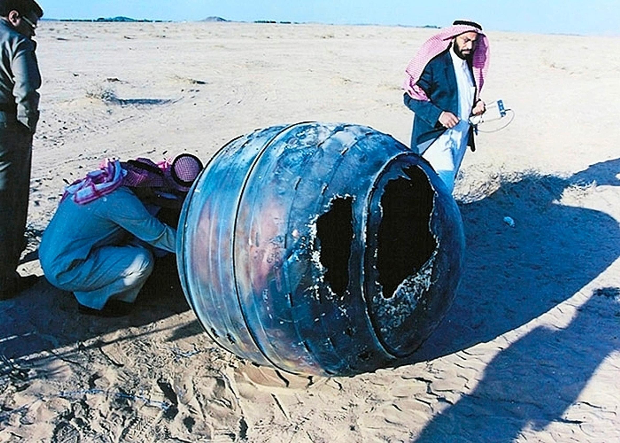 Tammikuussa 2001 Delta 2 -kantoraketin osa palasi ilmakehään Lähi-idän yllä. Noin 70 kilon painoinen kappale putosi Saudi-Arabiaan 240 kilometrin päähän pääkaupungista Riadista. Kuva: Space Research Institute, King Abdulaziz City for Science and Technology, Riyadh, Saudi Arabia.