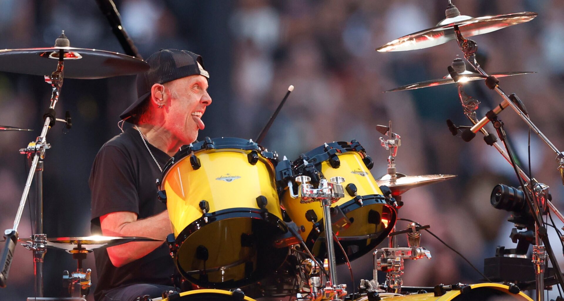 Video: Metallican Lars Ulrich antoi fanin soittaa rumpujaan keikalla