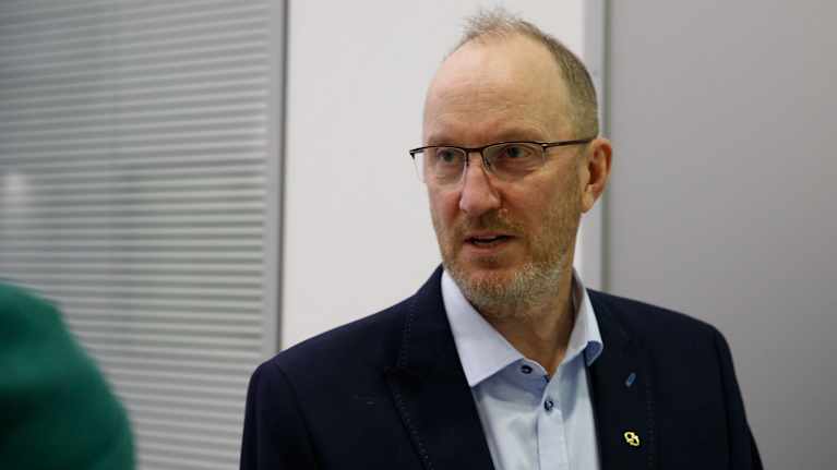 Kuopion yliopistollisen sairaalan ylilääkäri ja sairaalapalveluiden palvelualuejohtaja Jouni Kurola.