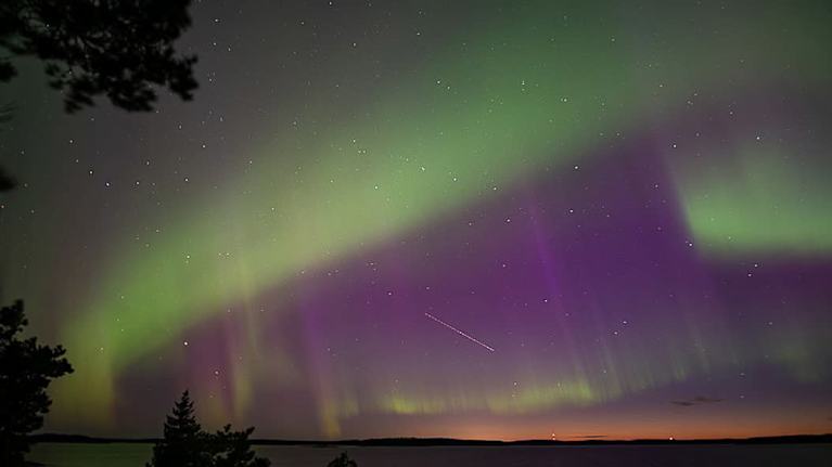 Revontulia taivaalla.
