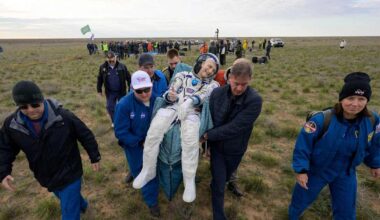 Vanhin yhä työtään tekevä 70-vuotias astronautti palasi maahan syntymäpäivänään | Uutisia lyhyesti