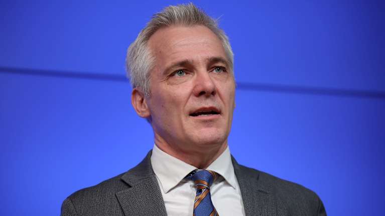 Anders Adlercreutz puhuu.