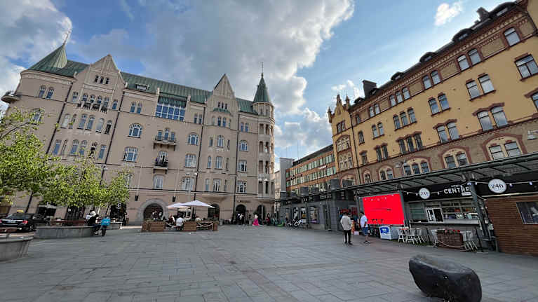 Toriaukio kuvattuna aurinkoisena päivänä.