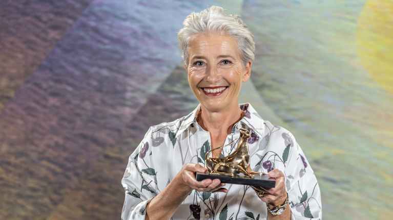 Emma Thompson palkittiin Locarnon elokuvajuhlilla Leopard-palkinnolla. 